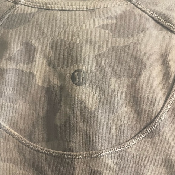Lululemon Rulu Longsleeve size 8 - Picture 3 of 3